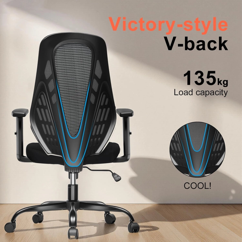 Sedia da ufficio ergonomica con braccioli regolabili, in rete traspirante, schienale a forma di V, funzione basculante, seduta in schiuma ad alta densità, colore nero