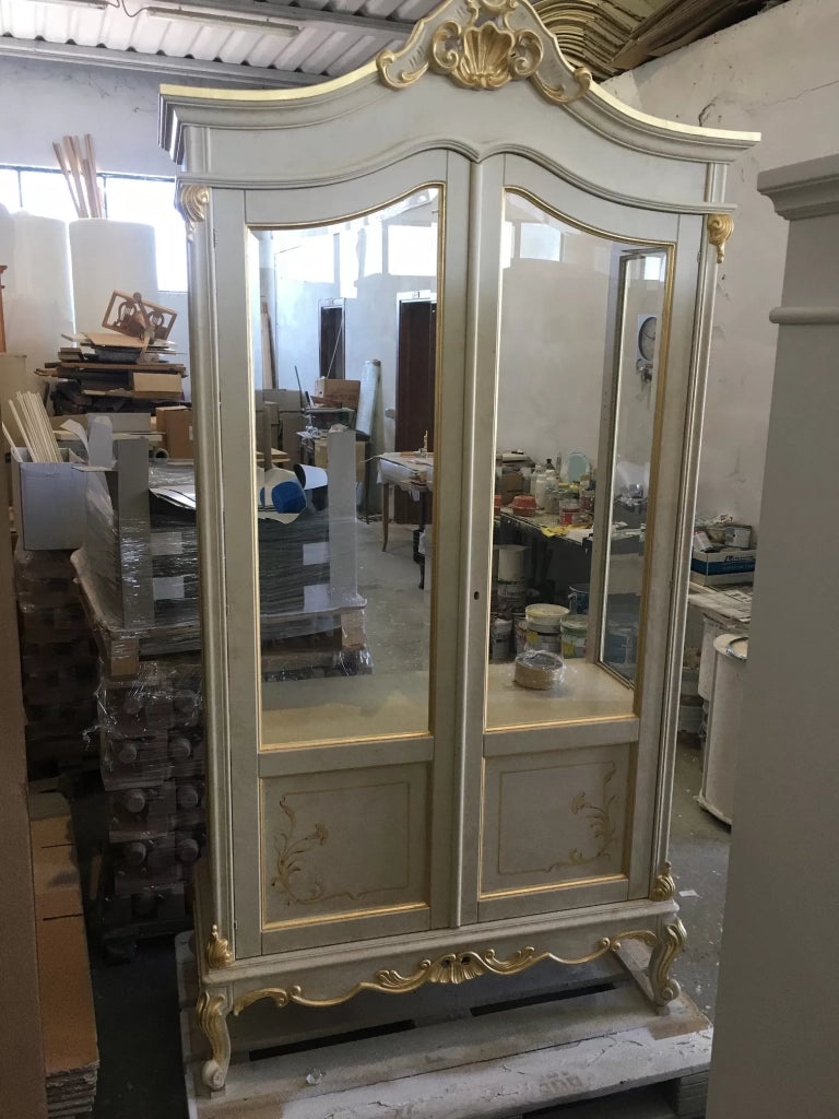 Vetrina in legno 2 porte impero finitura bianco/oro misura l.114 p.46 h.217 - Mobili 2G