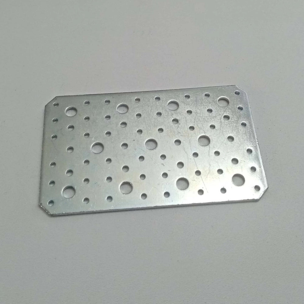 Piastra 4x120x300mm super pesante diritta con angoli smussati zincata bianca