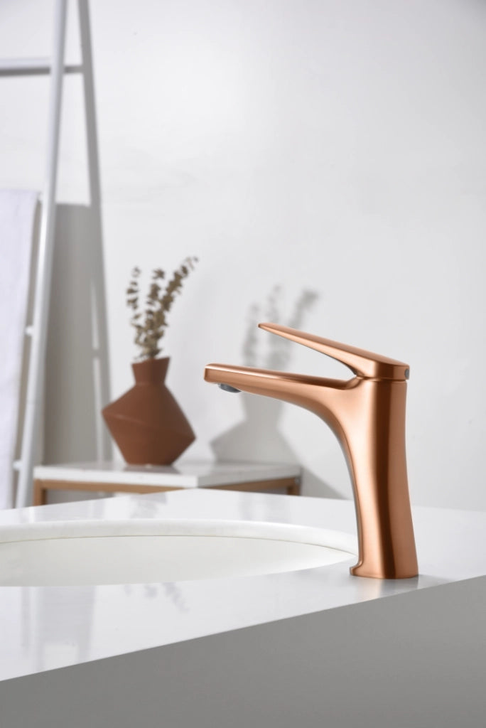 IMEX Miscelatore monocomando per lavabo in ottone con finitura oro rosa spazzolato cartuccia ceramica Ø28 mm set 2 flessibili 3-8 inclusi altezza 168 mm canna 123 mm - Modello BDD055-1ORC Delos