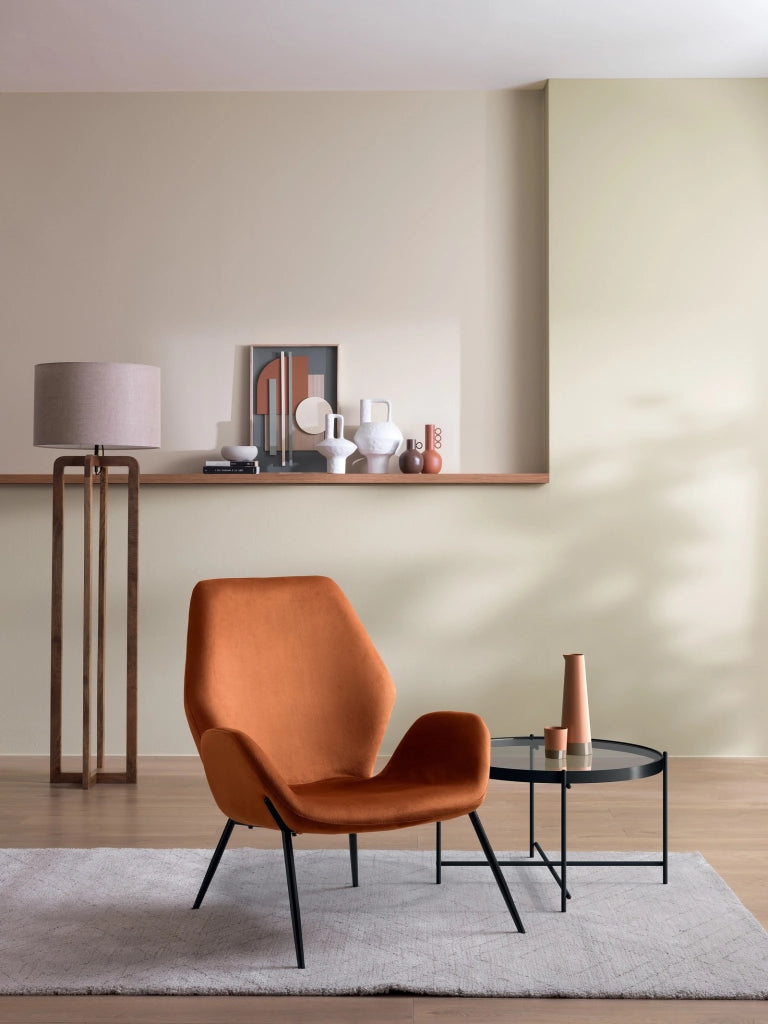 Poltrona Brandy di Design Contemporaneo - Seduta in Velluto Caramello e Struttura in Metallo Verniciato Nero - Comfort Avvolgente