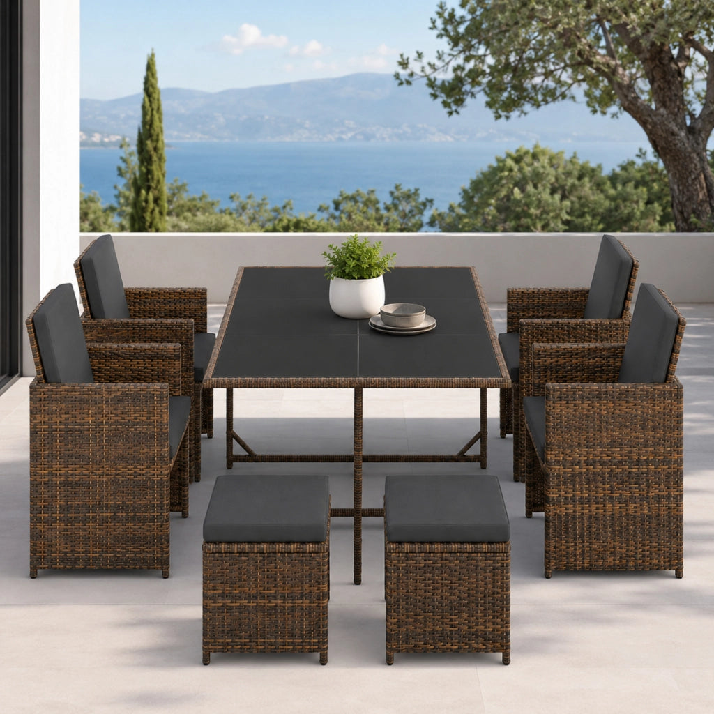 Set Salvaspazio Da Giardino In Polyrattan Con Tavolo Quattro Poltrone E Quattro Sgabelli A Scomparsa Con Cuscini E Vetro Temperato Arredo Outdoor Elegante Per Esterni Marrone E Nero
