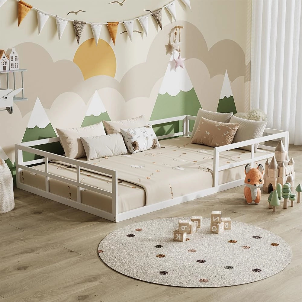 Letto a pavimento Minno 140x200, letto bambini in metallo, letto Montessori con protezione anticaduta, bassa altezza d’ingresso, greige