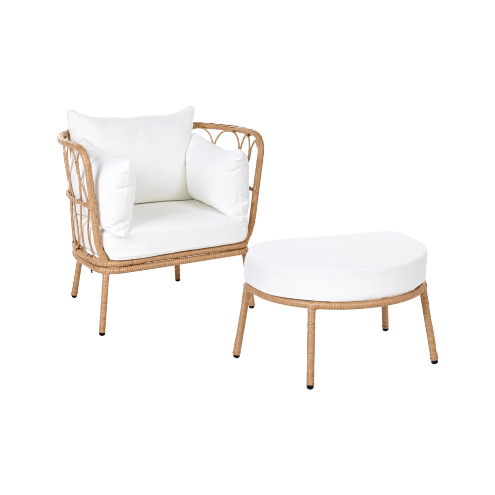 Sedia da Giardino con Poggiapiedi in Rattan PE Marrone Chiaro Struttura in Acciaio e Gambe in Metallo Cuscini Bianco Sporco Arredo da Esterno