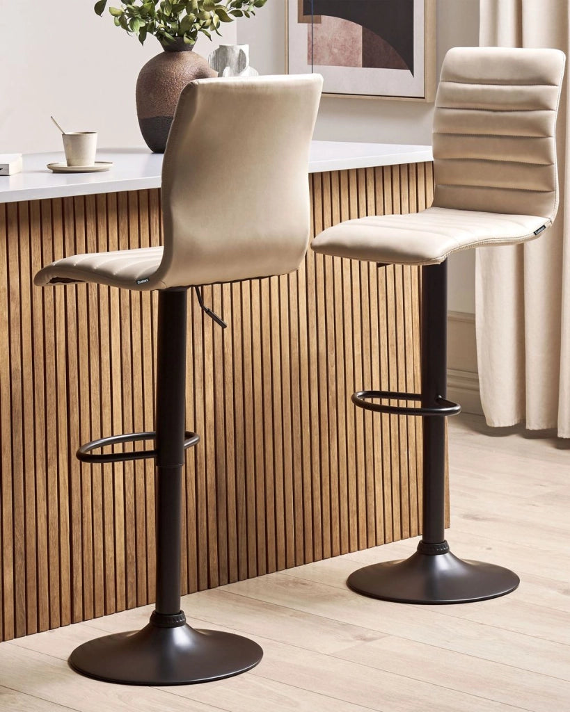 Set di 2 sgabelli da bar girevoli ad altezza regolabile in ecopelle beige chiaro Girevole Regolabile in Altezza