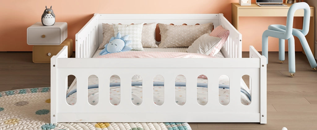 Letto per bambini 140x200 in legno bianco con sponde di sicurezza e design a terra