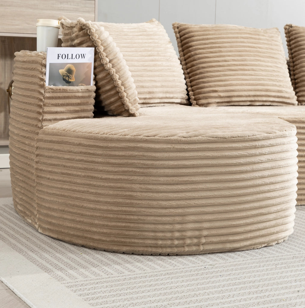 Divano curvo con portabicchieri e tasche laterali; 250x152x82 cm; in velluto color khaki