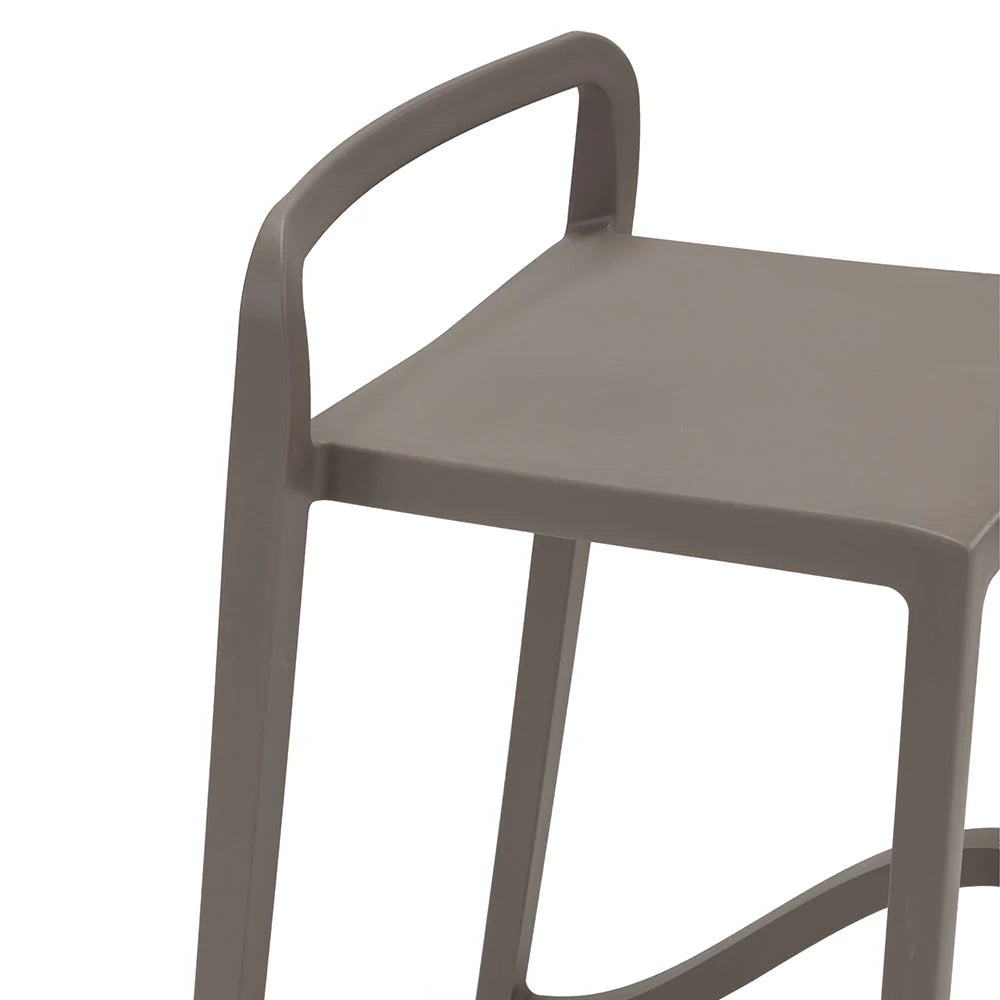 Set 4 sgabelli in polipropilene EOLO altezza seduta 65cm, impilabile, idrorepellente, resistente ai raggi UV, design moderno e innovativo, ideale per la cucina, la veranda o giardino colore Bianco