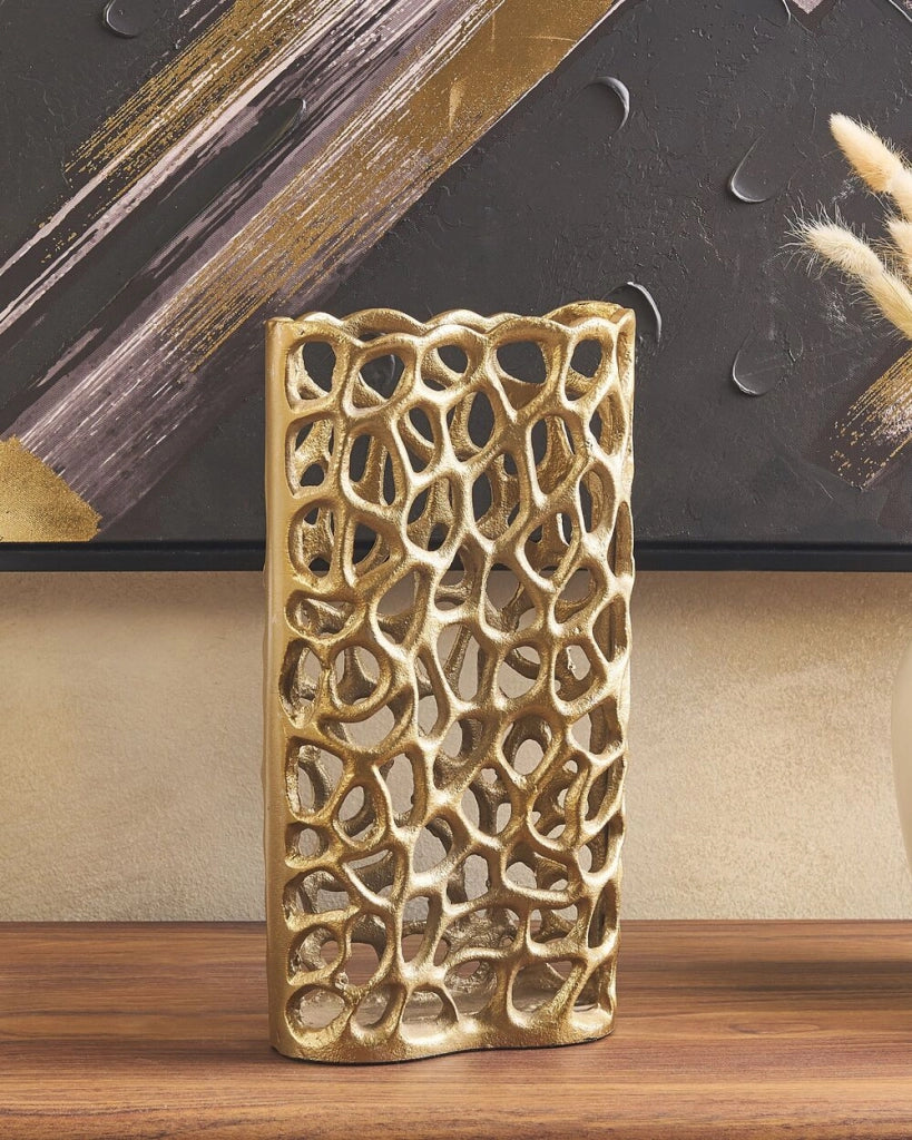 Vaso da tavolo decorativo in metallo dorato forma stretta design traforato accessorio per la casa
