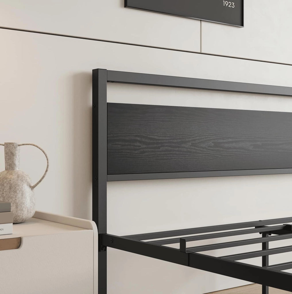 Struttura letto 140x200 cm in metallo e MDF con testiera, rete e spazio sottoletto