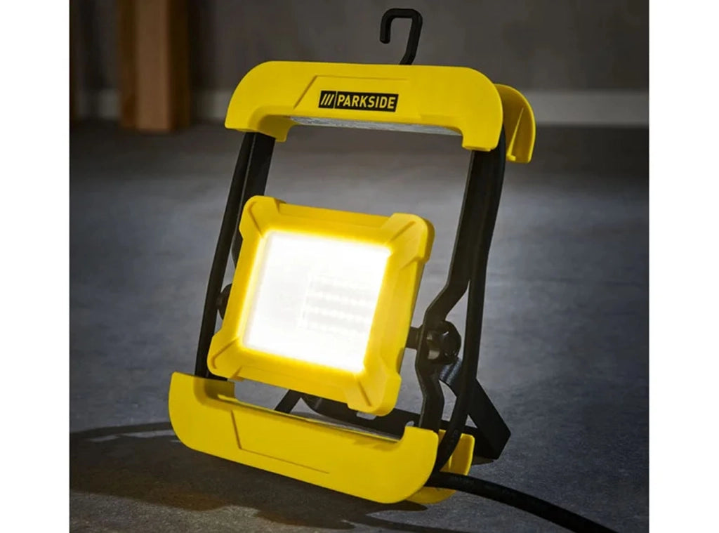 Faro da Lavoro a LED 20W 1900LM 120° 20W Portatile Cavo 3 Metri 4000K IP65 Corrente 220v - Prodotto esposto in Negozio