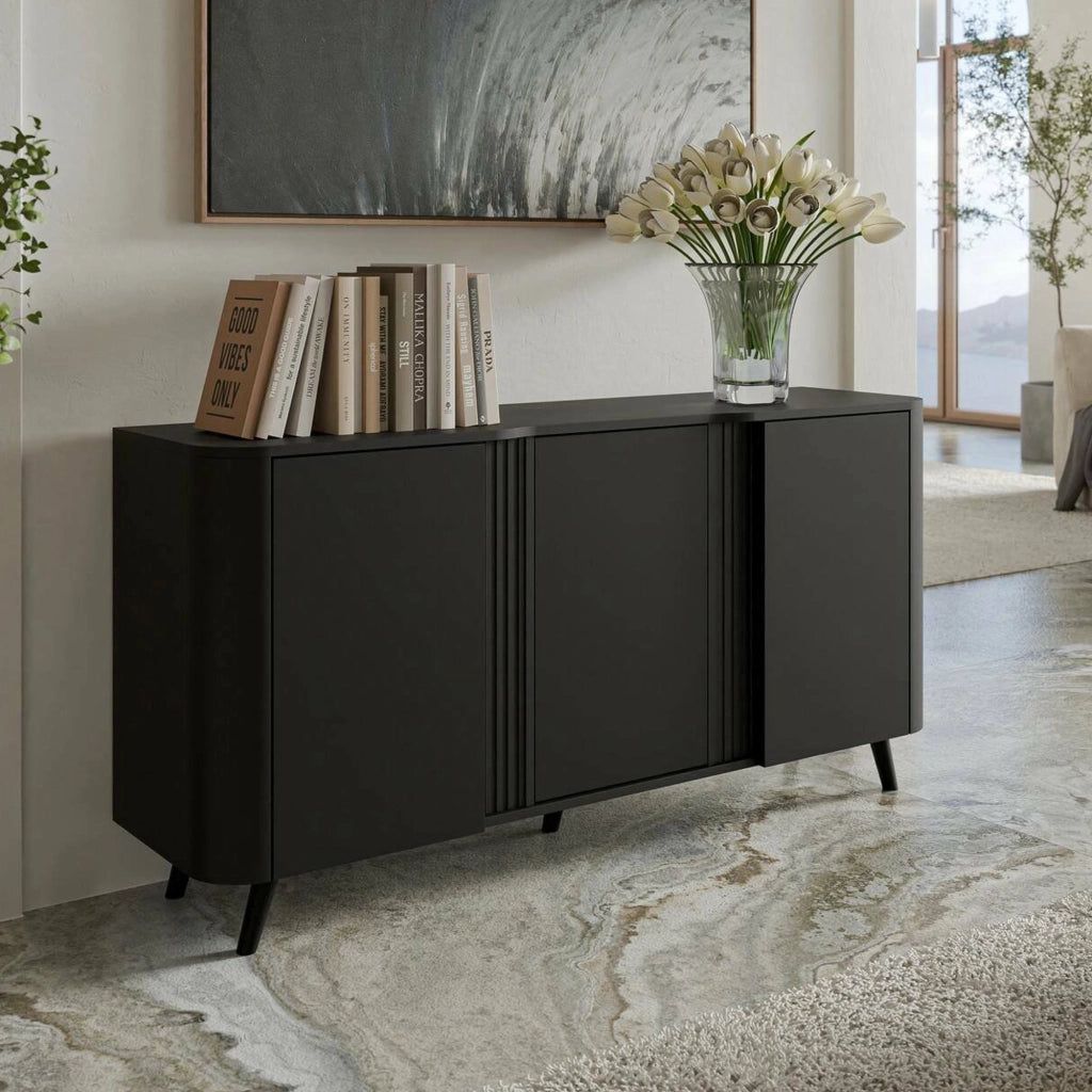 Credenza Loreo, Madia da salotto con tre ante battenti e vani interni, Rialzata da terra, 151x42 h70 cm, Nero