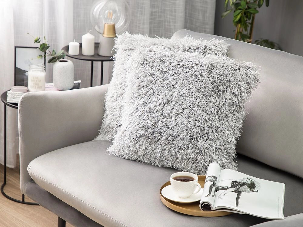 Set di 2 cuscini decorativi Fodera per cuscino in tessuto di poliestere grigio con inserto superficie pelosa 45 x 45 cm