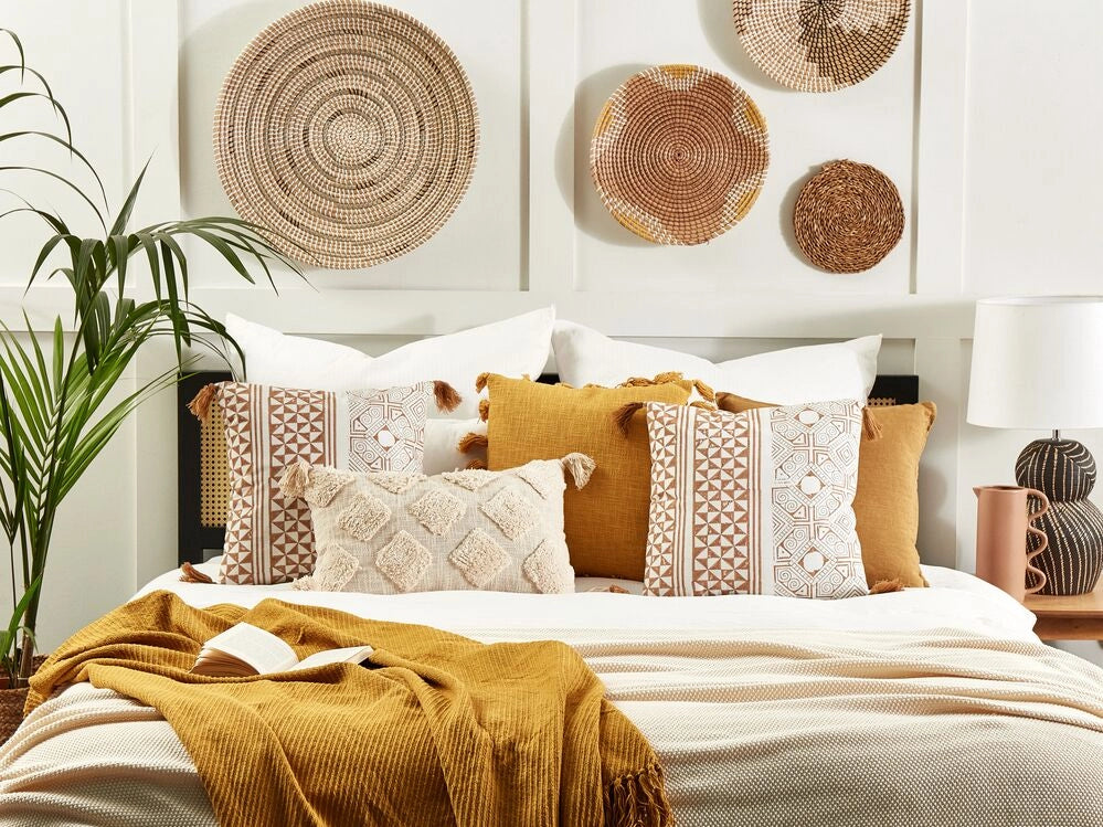 Set di 2 cuscini decorativi marrone chiaro e bianco 45 x 45 cm stampa a mano rivestimenti sfoderabili cerniera motivo azteco
