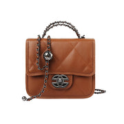 Borsa a tracolla da donna in vera pelle, graziosa e con tracolla lunga, colore marrone.