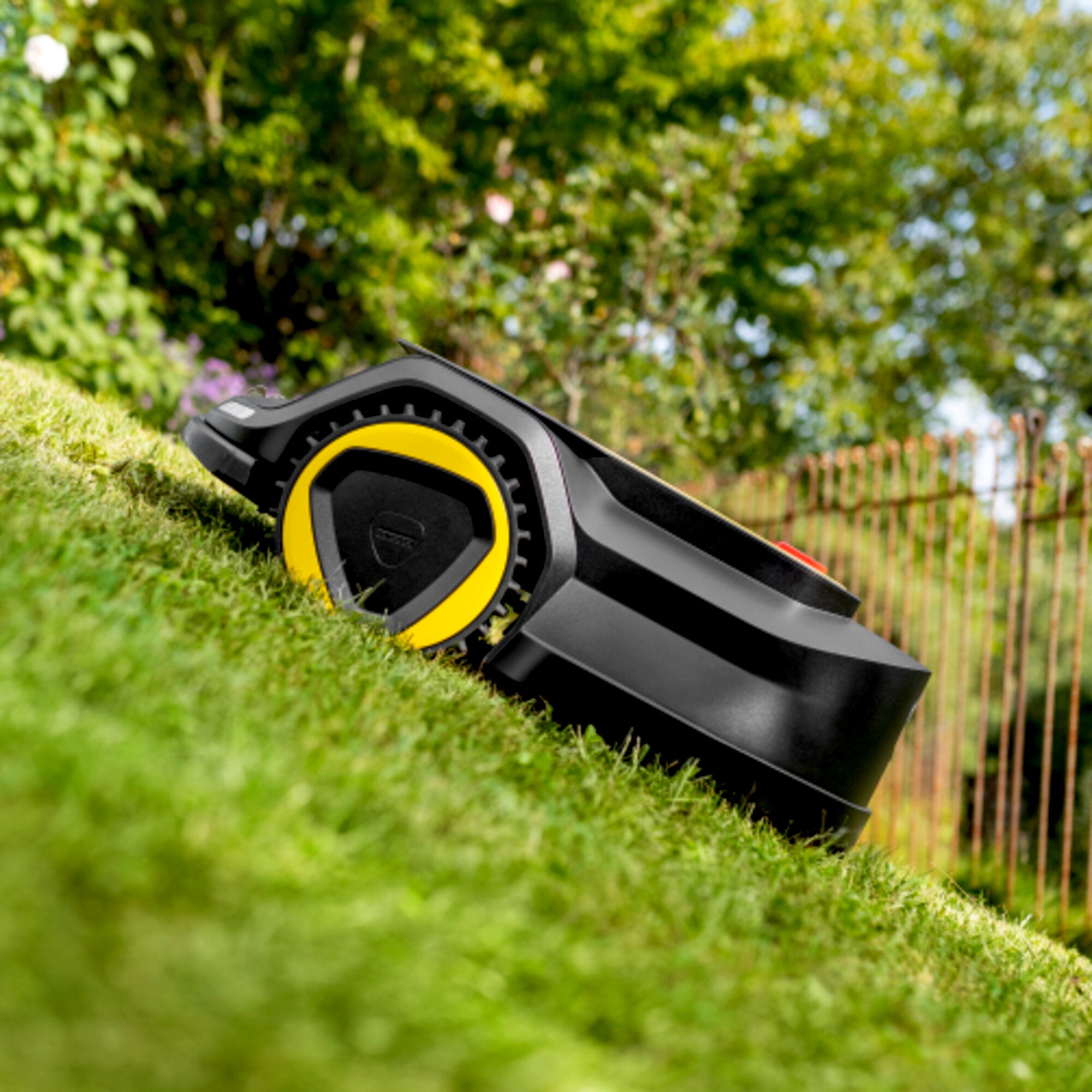 KARCHER Robot rasaerba RCX 6 - robot senza cavo perimetrale, Superficie coperta: 3.000 m², Traiettoria parallela, Inclinazione fino al 70%, Trazione 4WD, Rilevamento ostacoli, GPS + RTK + Telecamera