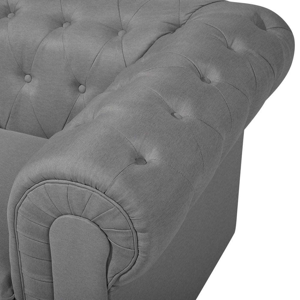 Set soggiorno Chesterfield in tessuto grigio chiaro gambe in legno scuro divano a 3 posti + poltrona contemporanea