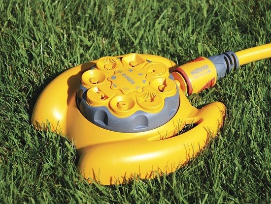 Spruzzatore per prato estivo, modello 8000, capacità di pompaggio 240 l/h, pressione massima 250 bar