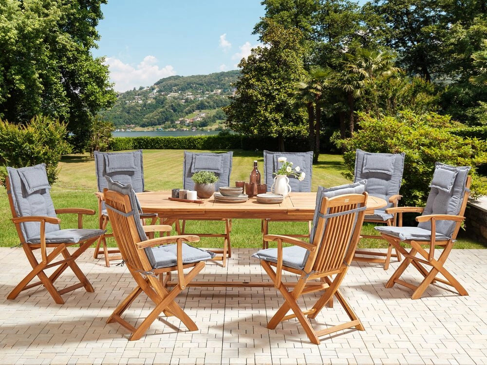 Set da pranzo per esterni in legno di acacia chiaro con cuscini grigi tavolo a 8 posti sedie pieghevoli design rustico