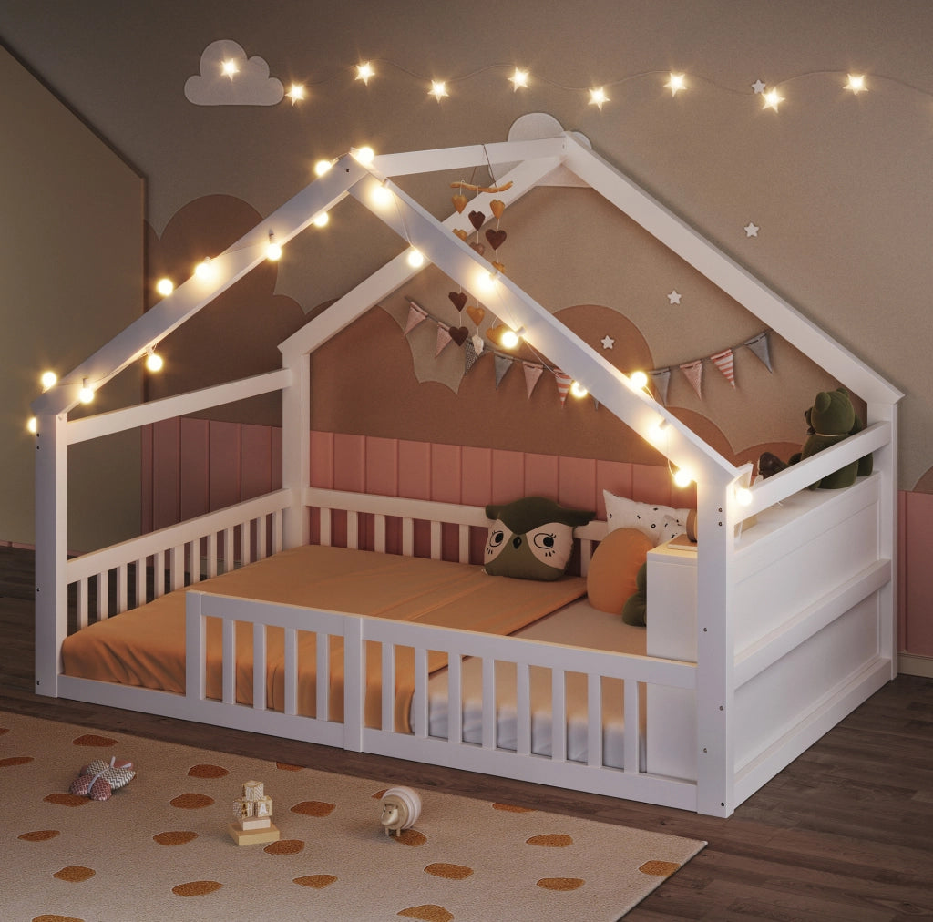 Letto a casetta 140x190 cm con sponde e scaffali in legno e MDF bianco