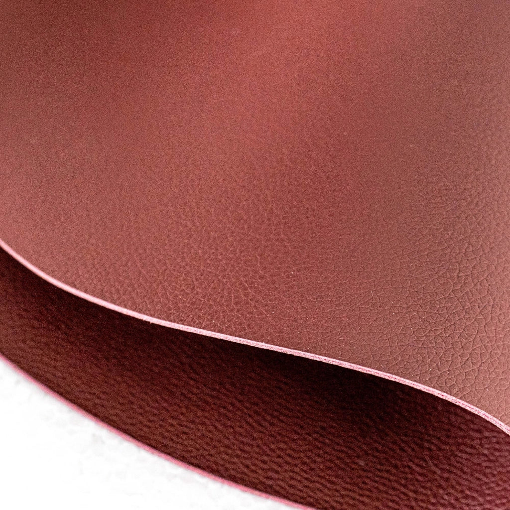 Set di 4 Tovagliette Americane in Similpelle – Eleganti, Antimacchia, Antiscivolo, Impermeabili, Termoresistenti e Lavabili – Utilizzabili da Entrambi i Lati, Ideali per Tavolo da Pranzo o Cucina Bordeaux