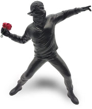 Scultura Banksy, Il Lanzatore di Fiori, 21,5 cm - Una scelta esclusiva per i collezionisti e appassionati di graffiti, street art, urban art e pop art