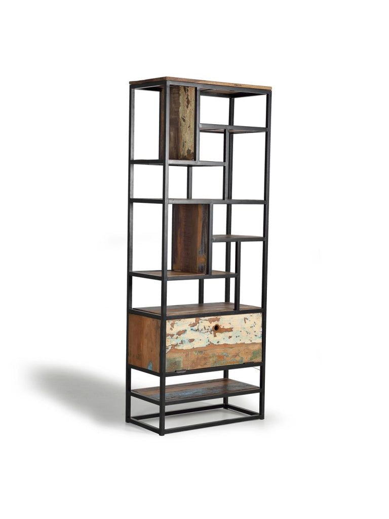 Libreria in legno riciclato e struttura in metallo