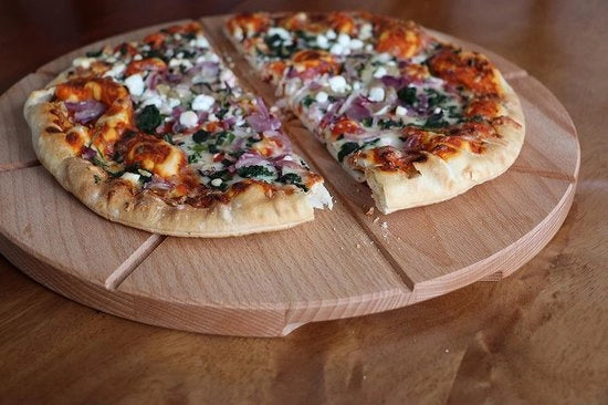 Piatto di servizio in legno per pizza - piatto per pizza con solchi per taglio e preparazione - piatto di servizio in legno - piatto per pizza rotondo - diametro 35 cm | 34,9 cm