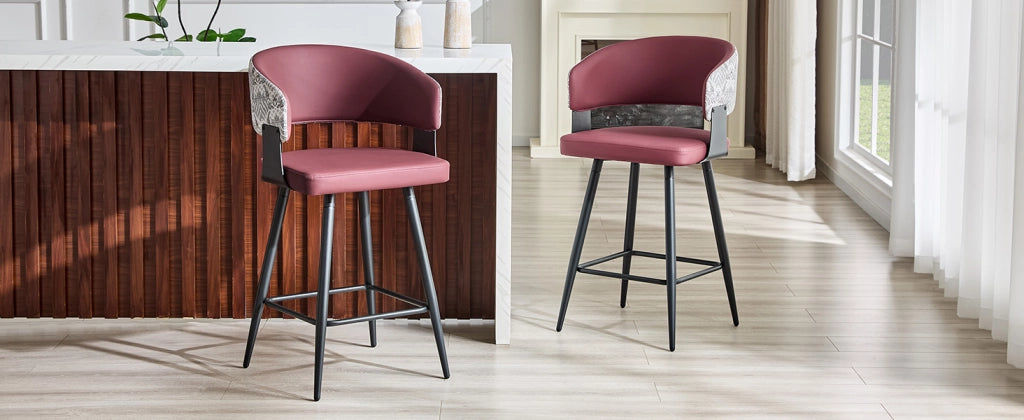 Sedia da pranzo imbottita in pu con schienale e braccioli, struttura in metallo nero, stile moderno rosso