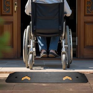 Rampa in gomma per marciapiede e soglia 1100 x 320 x 38 mm max 50 t con elementi riflettenti