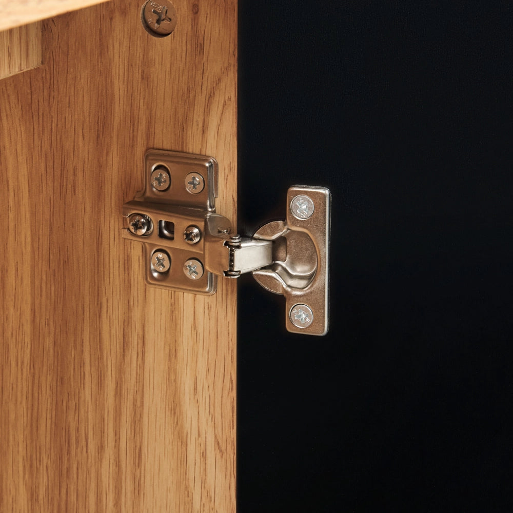 Credenza in MDF nero e legno chiaro impiallacciato in particelle di legno a 2 ante con ripiani Soluzione di archiviazione per la camera da letto scandinava