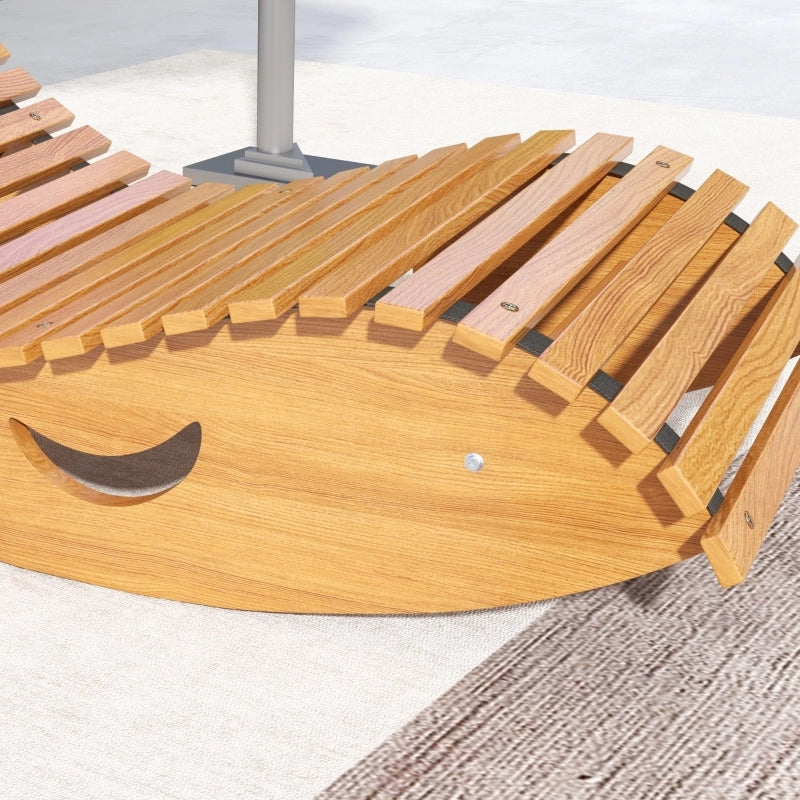 Sedia a dondolo con schienale alto e base regolabile in legno di pino colore marrone chiaro.