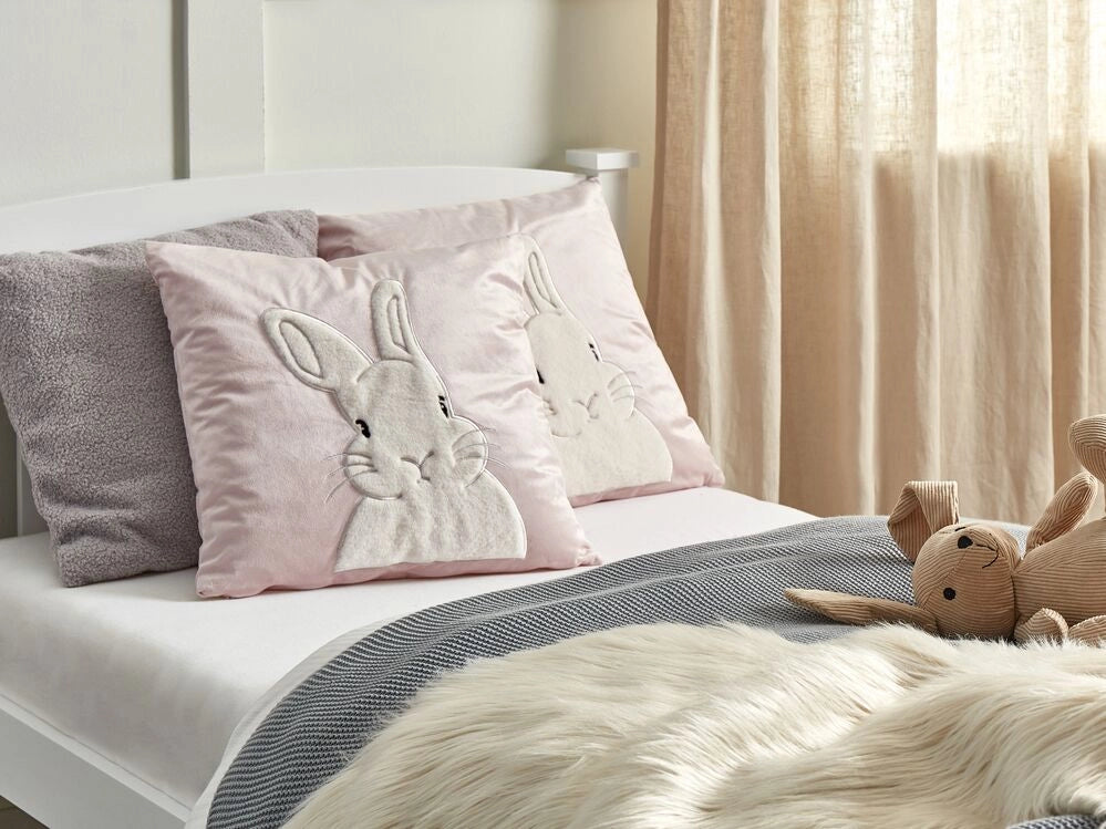 Set di 2 cuscini in velluto ricamati con motivo con coniglietto rosa 45 x 45 cm morbida imbottitura