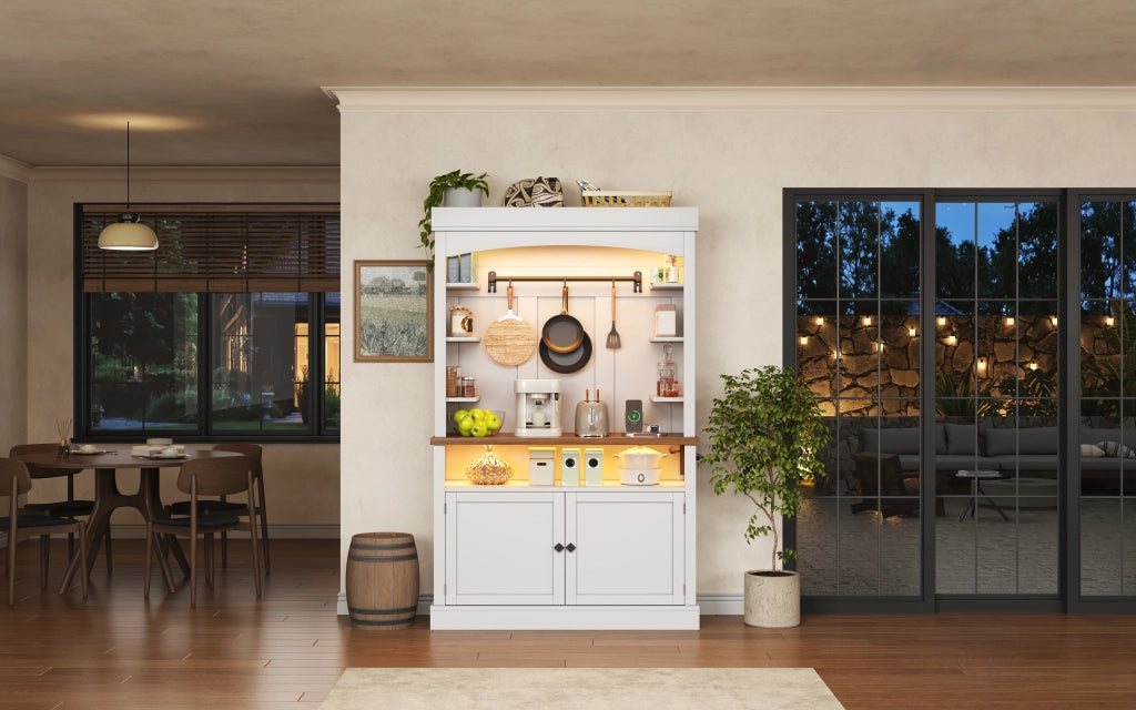 Credenza alta ad arco con illuminazione LED RGB, prese integrate e vani portaoggetti, 106 x 43 x 183 cm, bianca