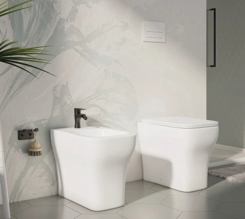 Sanitari filomuro SALVASPAZIO serie TULIPANO: vaso, bidet, copriwater soft-close - Bianco Lucido