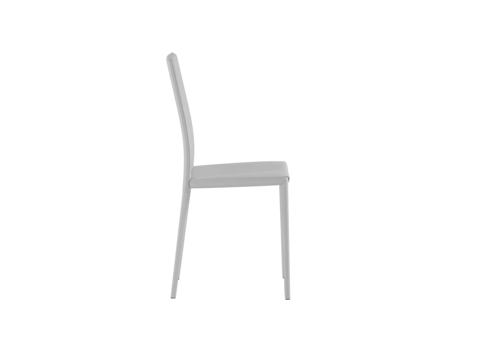 Sedia Kitty in similcuoio bianco con gambe rivestite e struttura in metallo - Design moderno impilabile per zona giorno e cucina