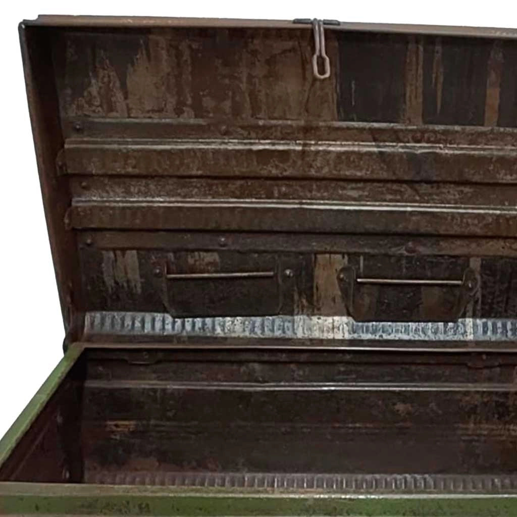 Valigia artigianale in metallo, 67x37x25h cm