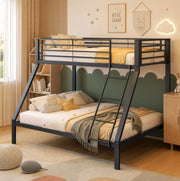 Letto a castello in metallo nero 90x200 cm sopra e 140x200 cm sotto; con scala reversibile