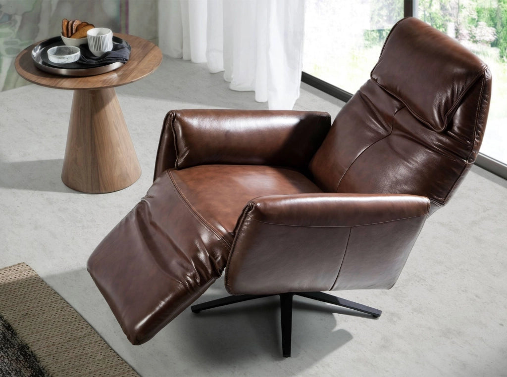 Poltrona girevole in pelle marrone cioccolato