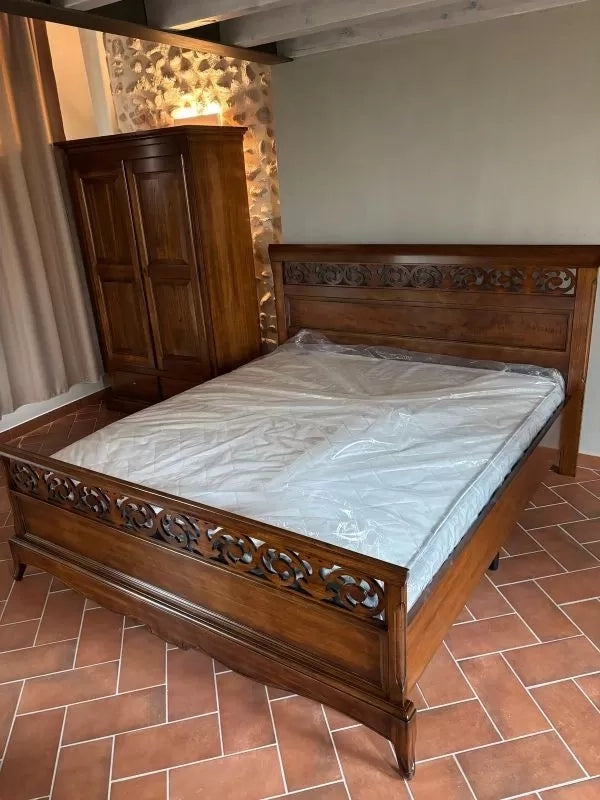 Letto matrimoniale classico traforato legno noce bassano 180x216x120 - Mobili 2G