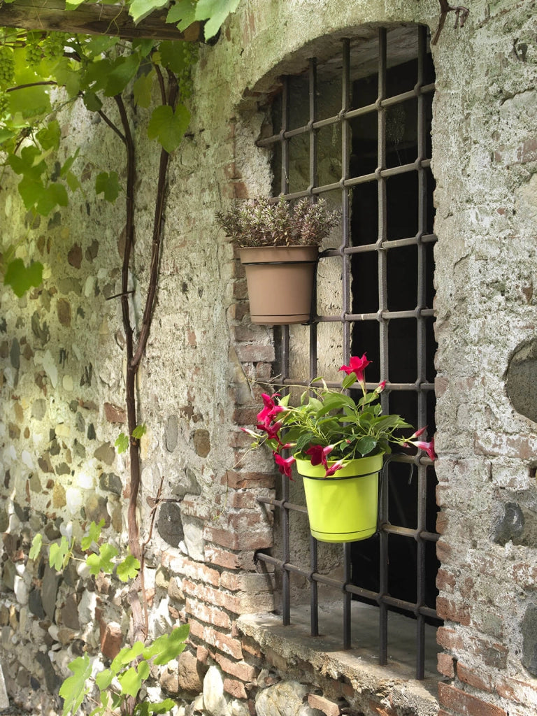 Vaso Ø23x21 cm in Polipropilene con Sottovaso e Ferro di Sostegno Tulli Kit Balcone Hydral 23 Bianco