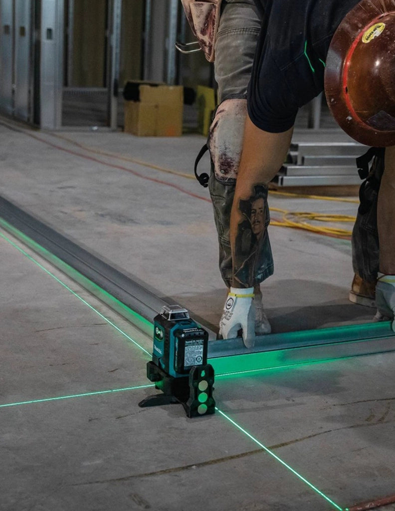 Livella Laser MAKITA SK700GD (Solo corpo)