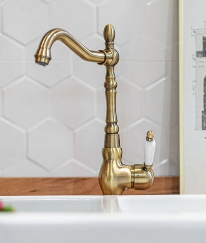 Rubinetto cucina monocomando bronzato con bocca a L girevole – aeratore e design elegante