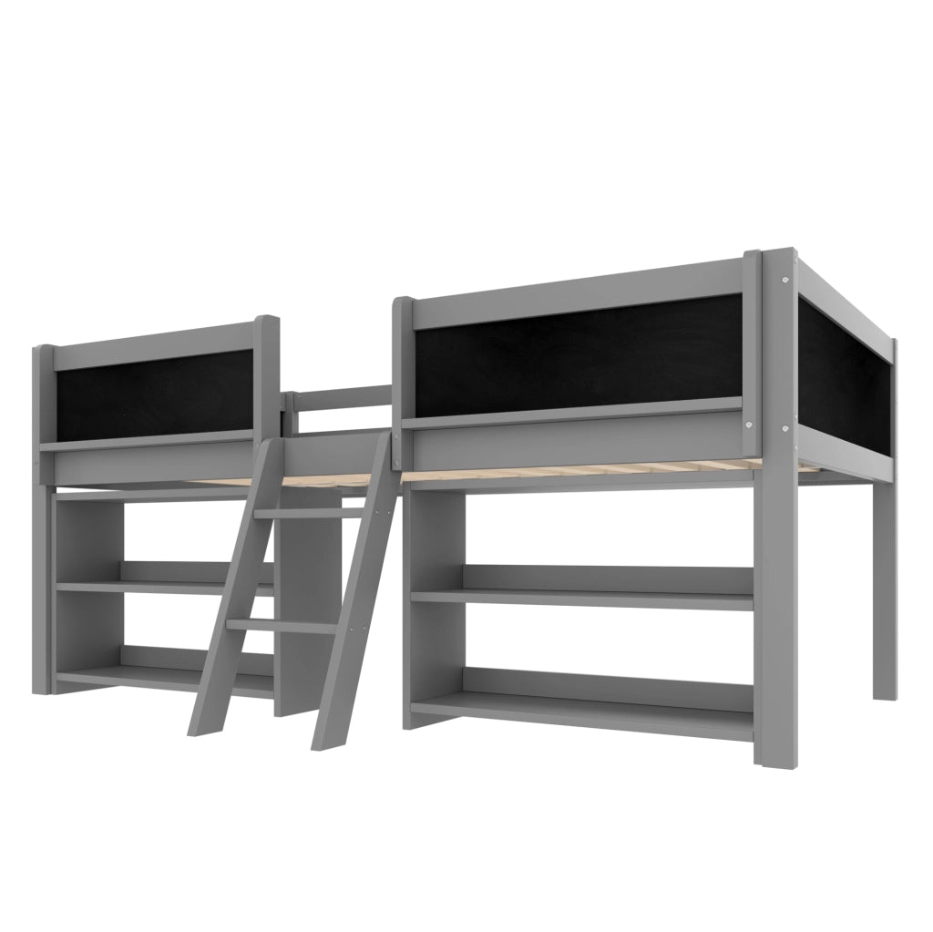 Letto a soppalco 90x200 cm in legno di pino e MDF con ripiani; scala e lavagna