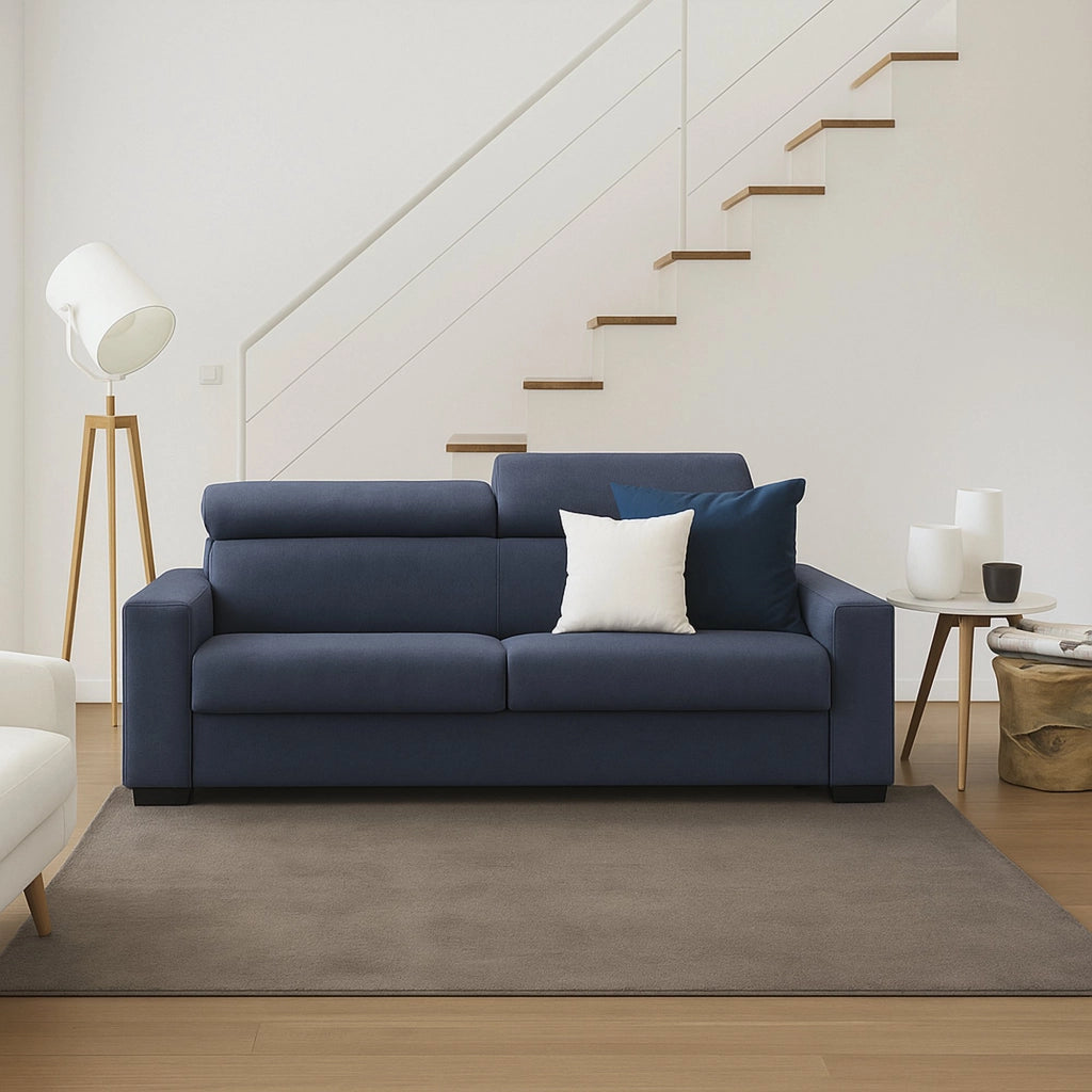 Divano fisso Aggius, Divano a 2 posti Large, Made in Italy, SofÒ  Soggiorno, in tessuto imbottito, con poggiatesta regolabili e Braccioli slim, cm 180x95h85, Blu