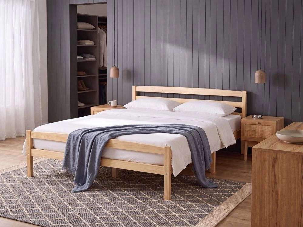 Letto matrimoniale in legno di pino chiaro 180 x 200 Testiera a doghe minimalista