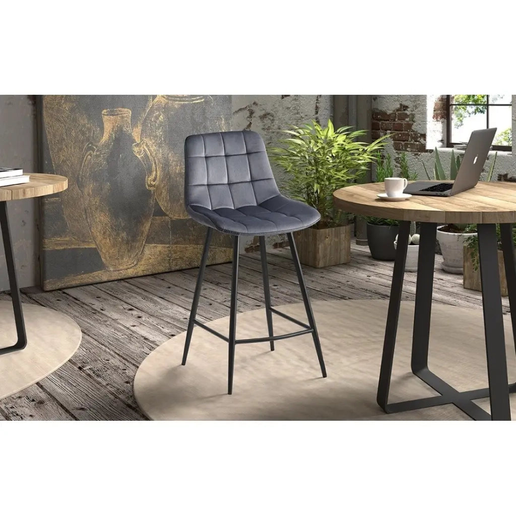 Sedia da bancone JUTE – Velluto grigio scuro – Gambe in metallo – Altezza 95 cm – Stile contemporaneo