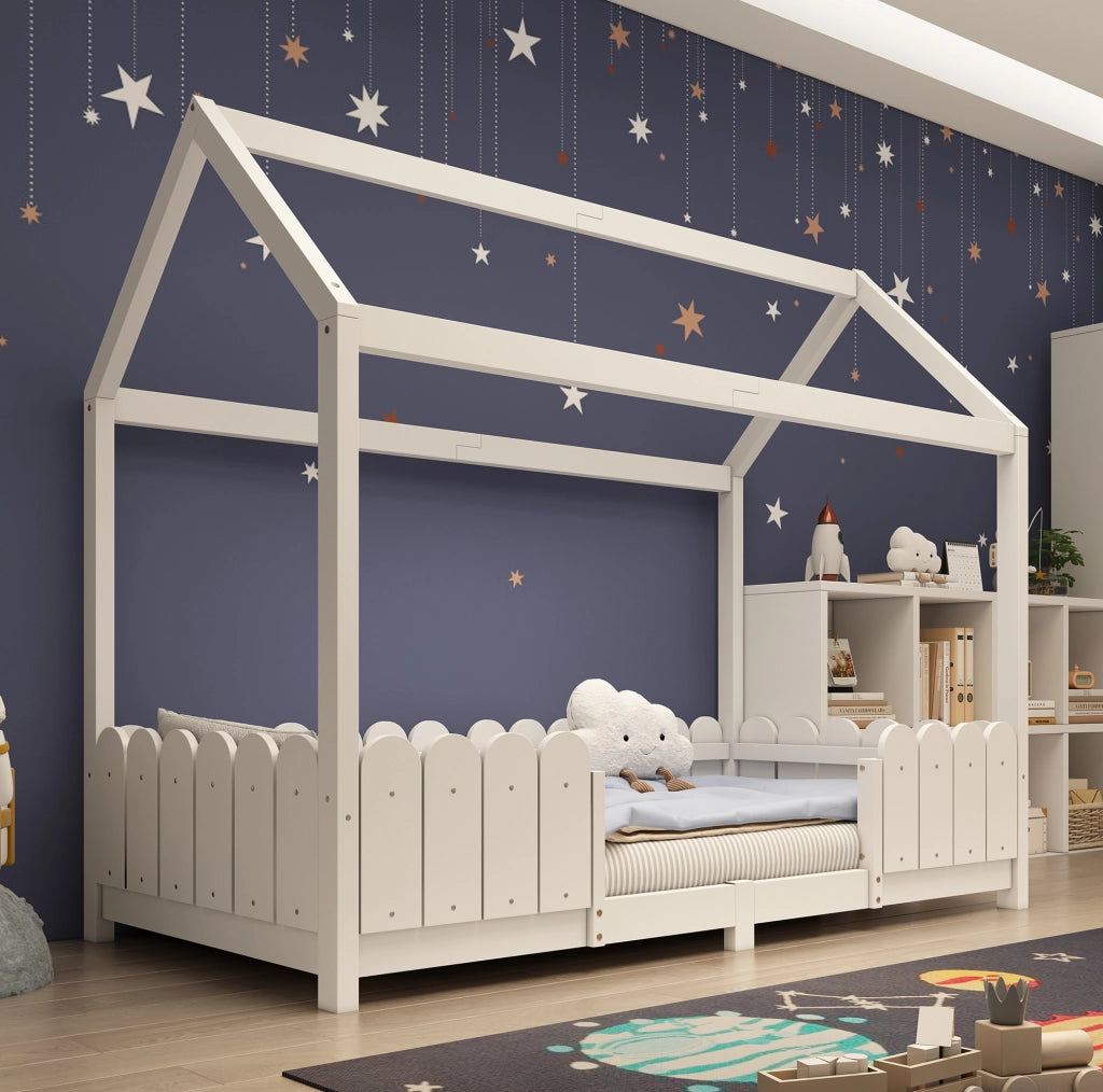 Letto a casetta per bambini 90x200 cm con protezione anticaduta e rete a doghe; legno e MDF bianco
