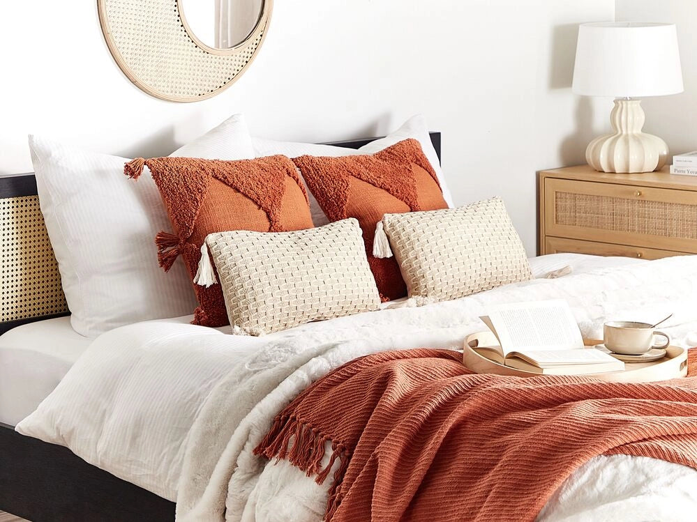 Set di 2 cuscini in tessuto di poliestere beige 45 x 25 cm con nappe e imbottitura soggiorno camera da letto