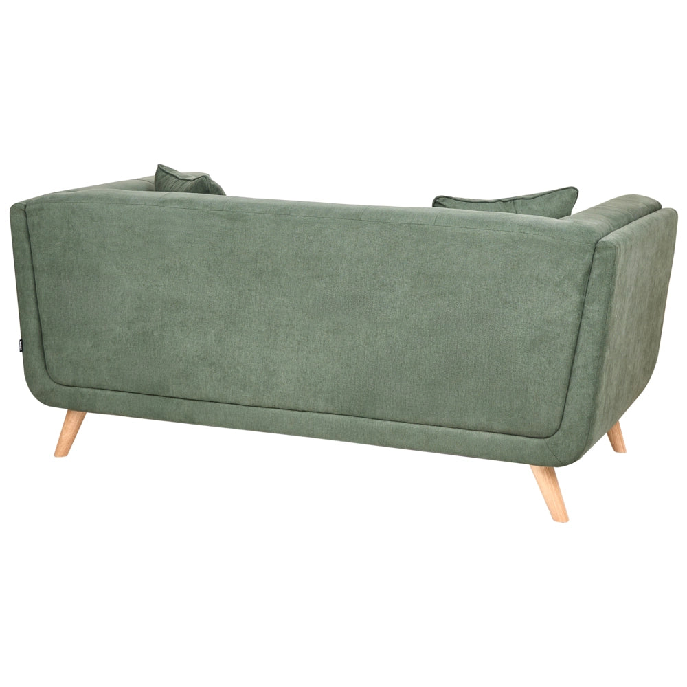Divano a 2 posti in tessuto con cuscini decorativi, gambe in legno e trapuntatura decorativa, stile retrò, verde